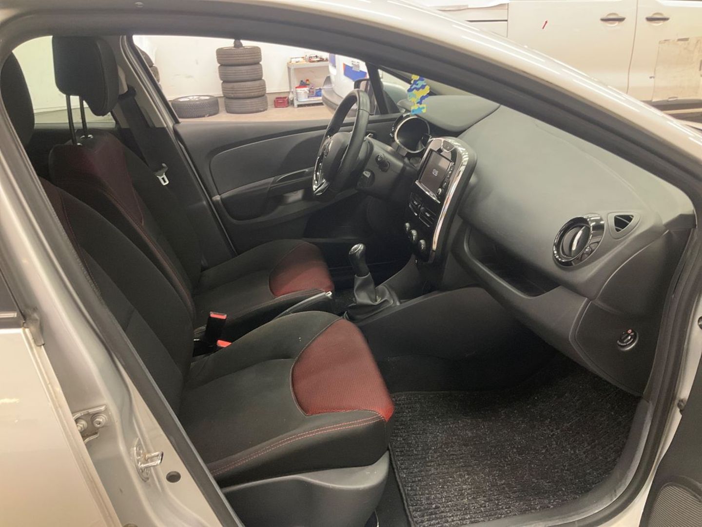 RENAULT CLIO IV - BREAK 1.5 DCI EXPRESSION GPS