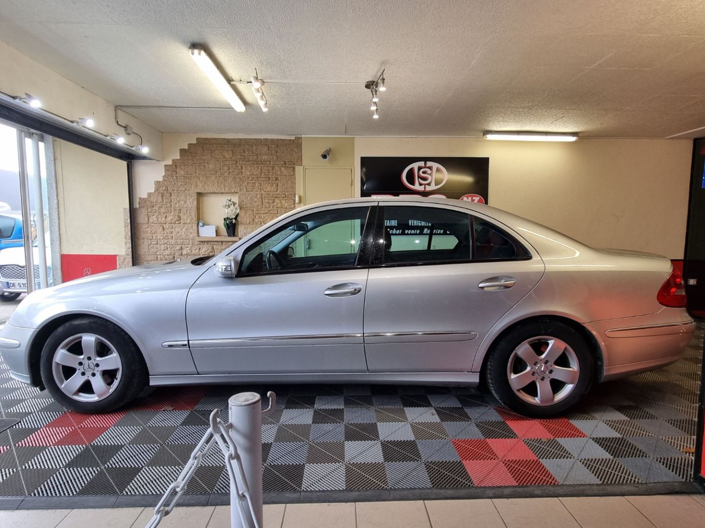 MERCEDES-BENZ CLASSE E III (W211) - TRES BELLE 2.7CDI Avangarde