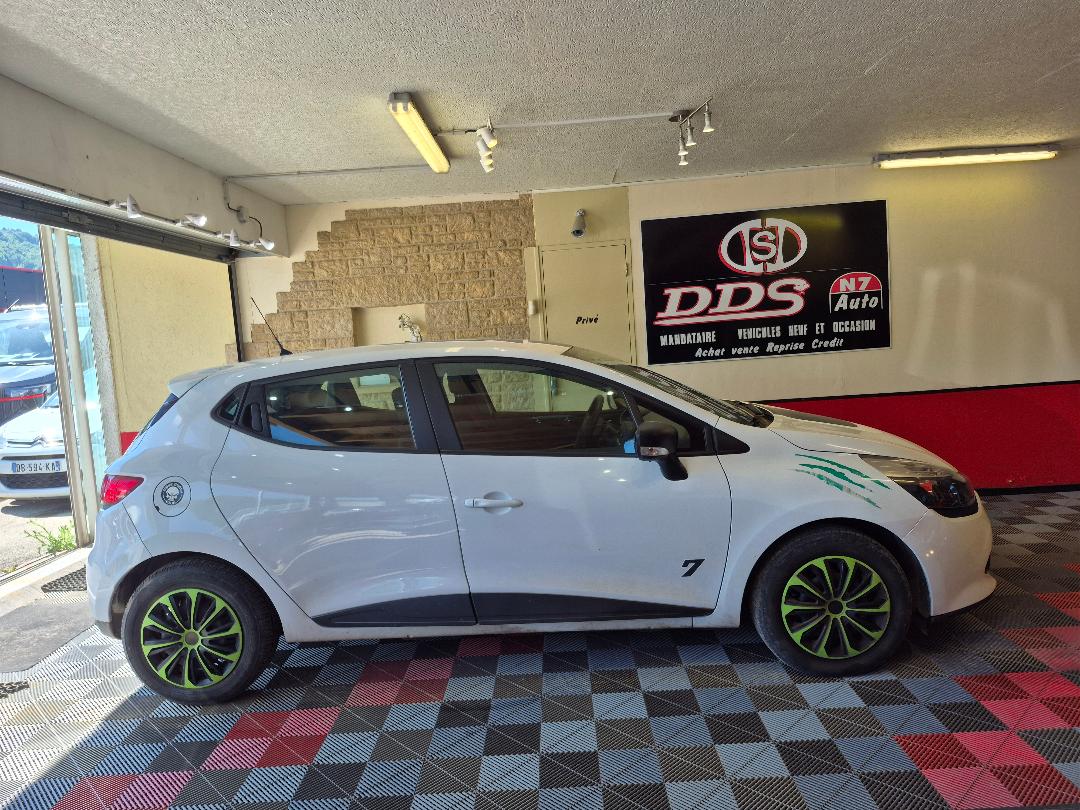 RENAULT CLIO - 1.2 75 CV 5 places DISTRI NEUF