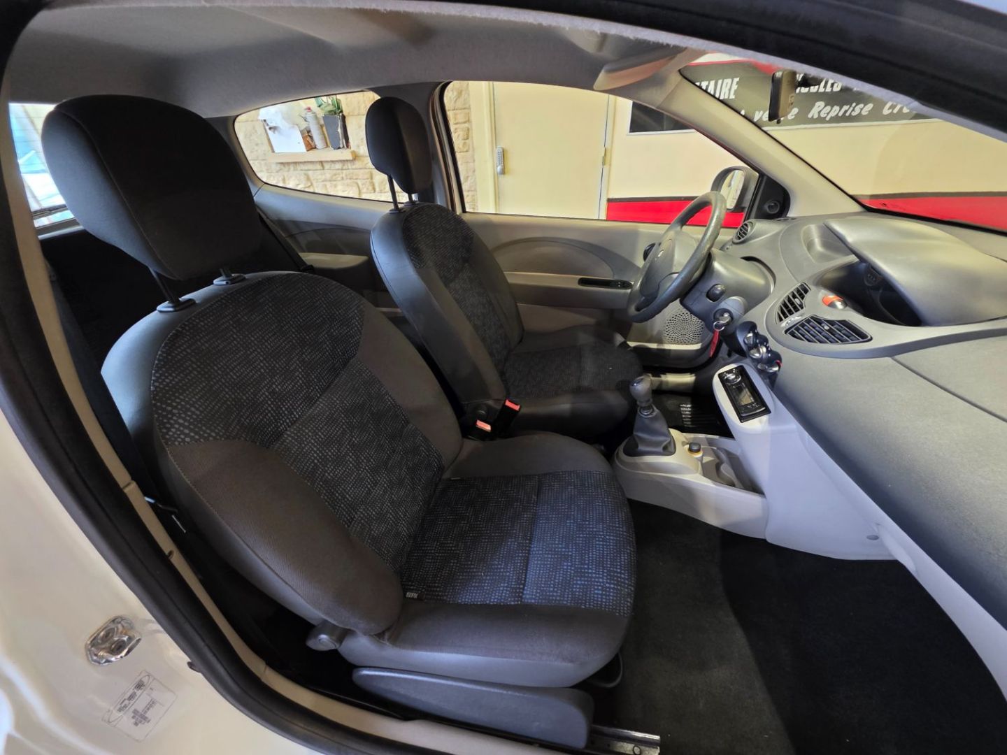 RENAULT TWINGO II - 1.2 L 58 CV AUTHENTIQUE C T OK