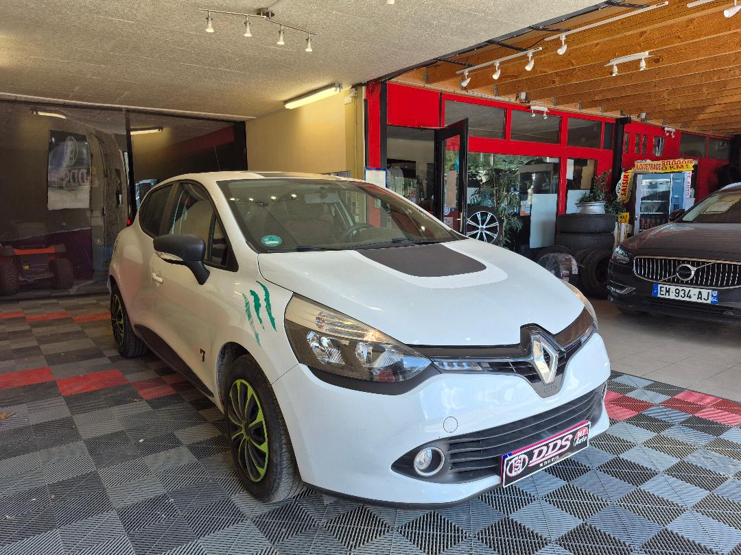 RENAULT CLIO - 1.2 75 CV 5 places DISTRI NEUF