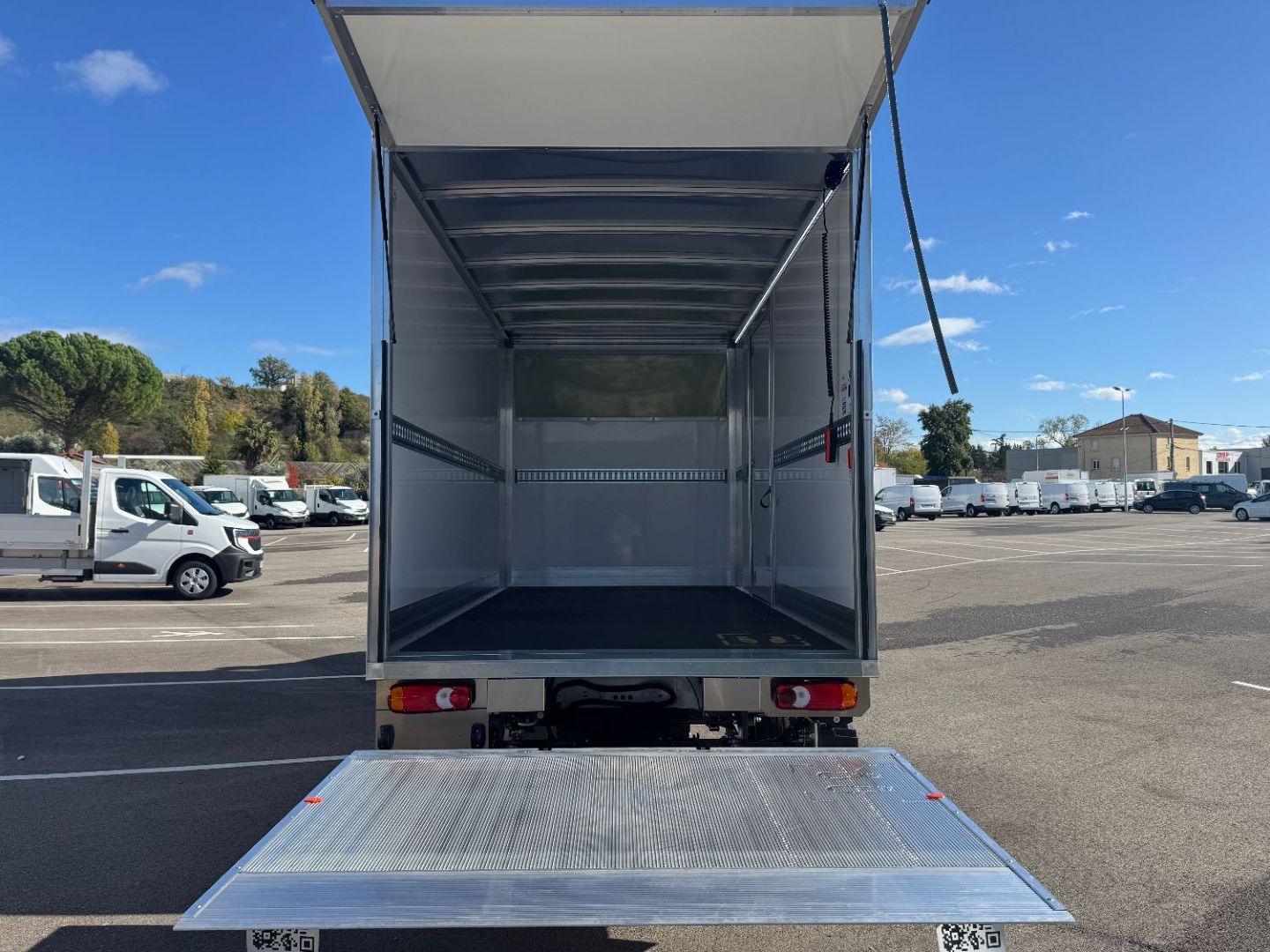 RENAULT MASTER CAISSE - 170CV HAYON 20M3