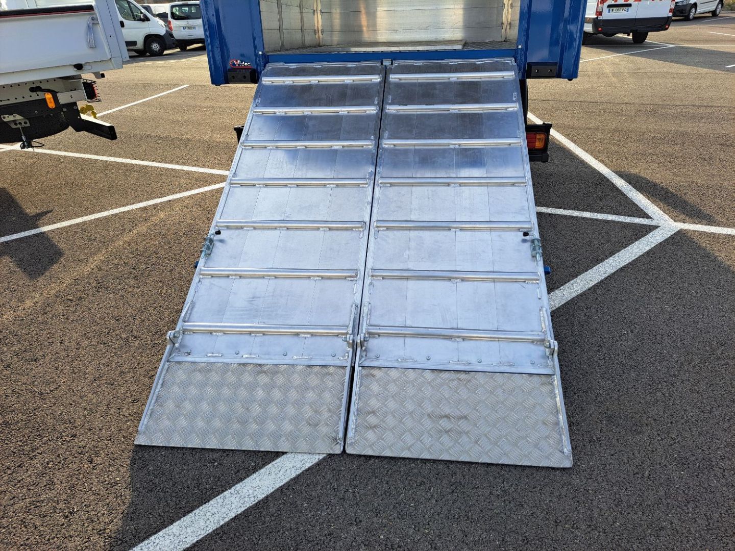 IVECO DAILY CAISSE - 35C18 180CV 3L BETAILLERE ALUMINIUM