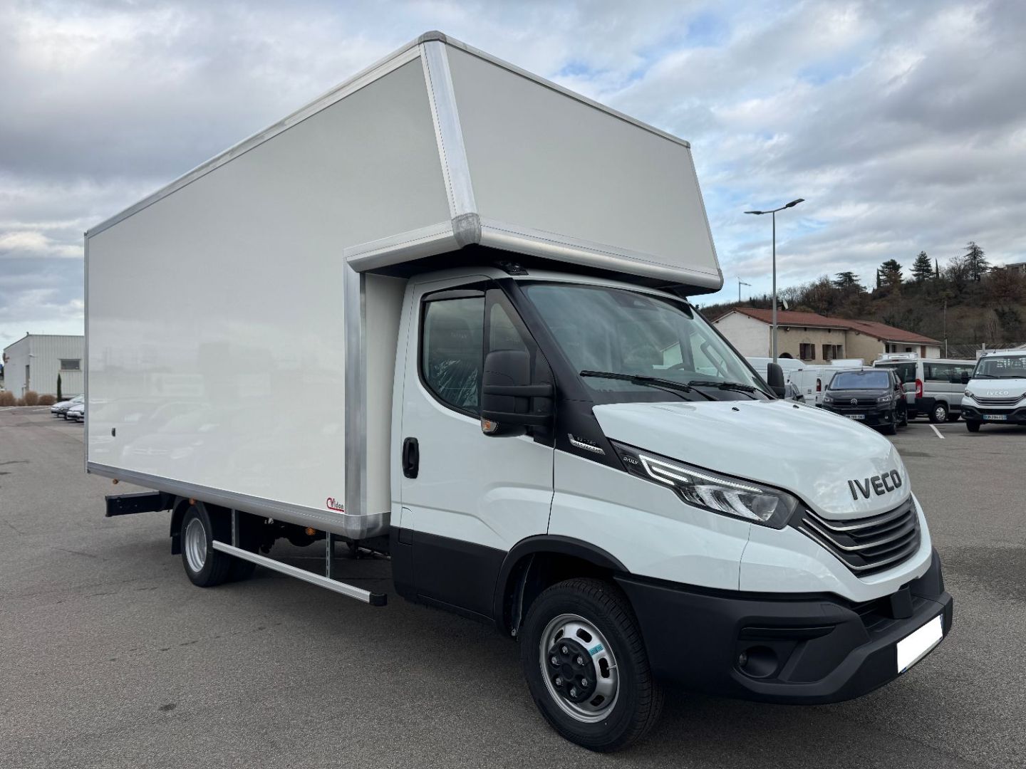 IVECO DAILY CAISSE - 35C18 A8 180CV 3L DEMENAGEMENT 27.5M3 (2025)