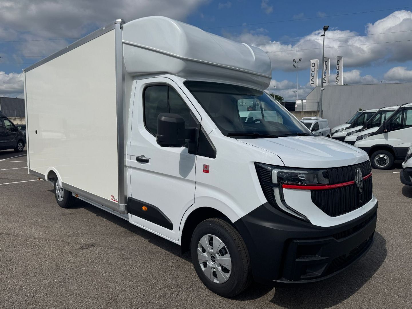 RENAULT MASTER - L3 170 CV CAISSE BLANCHISSERIE (2025)