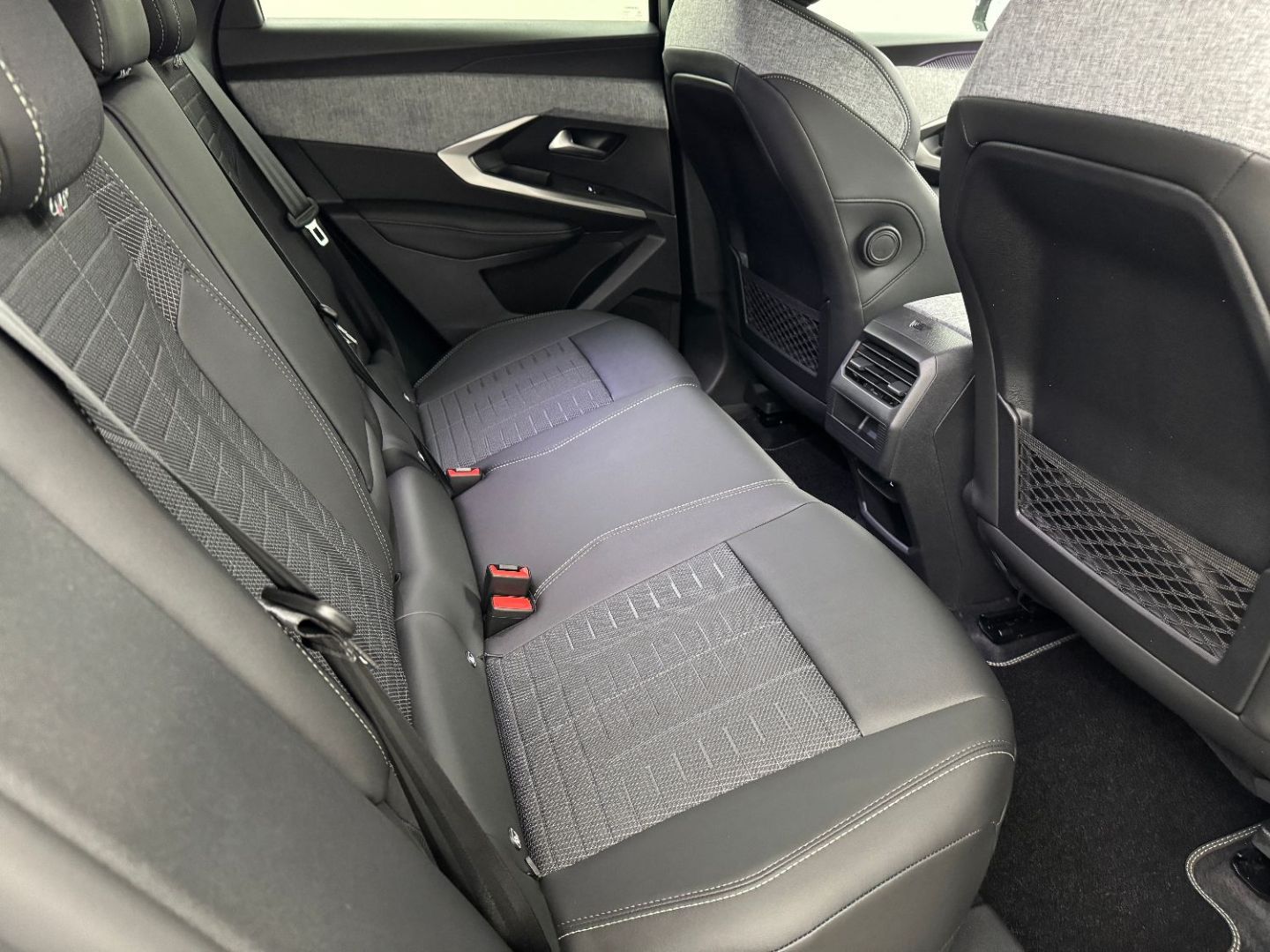 PEUGEOT 3008 - 1.2 Hybrid 145 GT e-DCS6