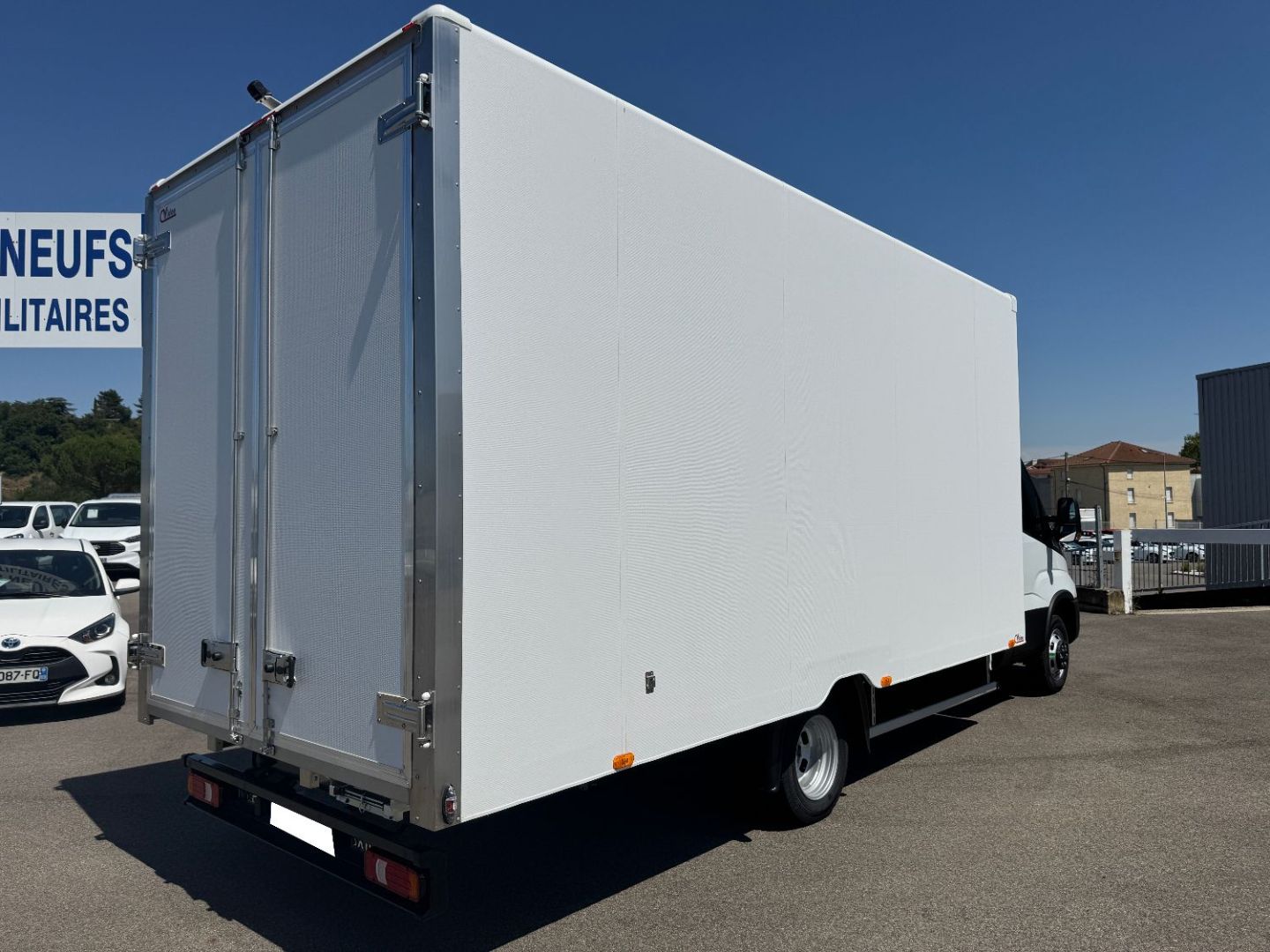 IVECO DAILY CAISSE - 35C18 A8 180CV 3L 30M3