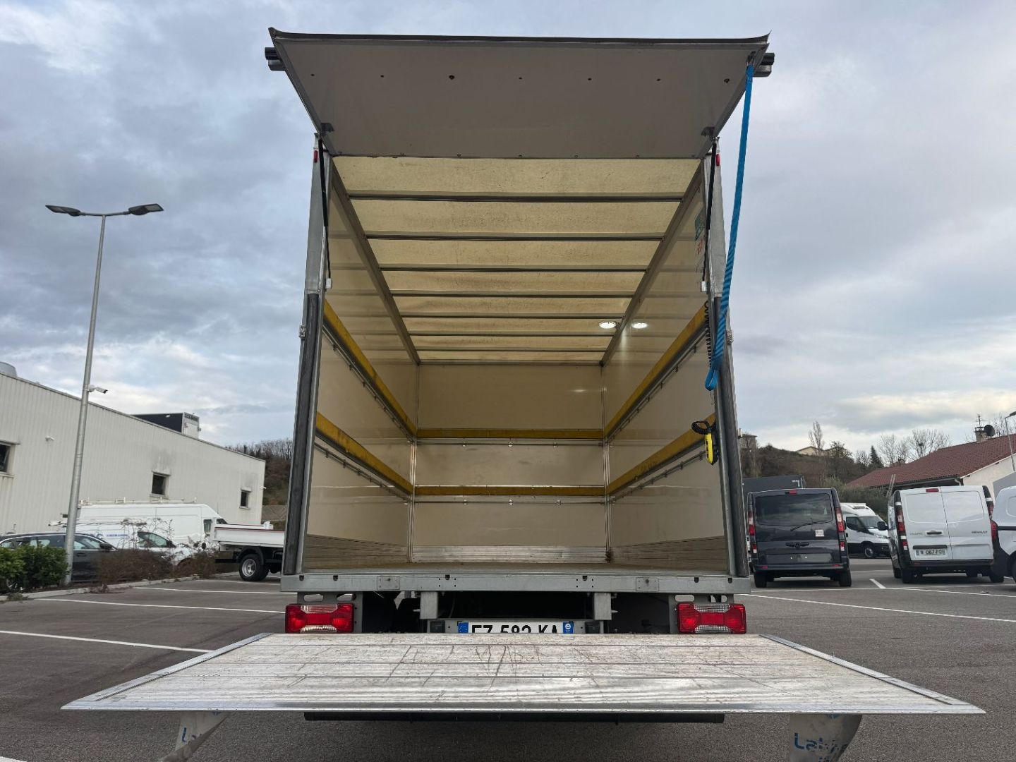 IVECO DAILY CAISSE - 35C16 HAYON