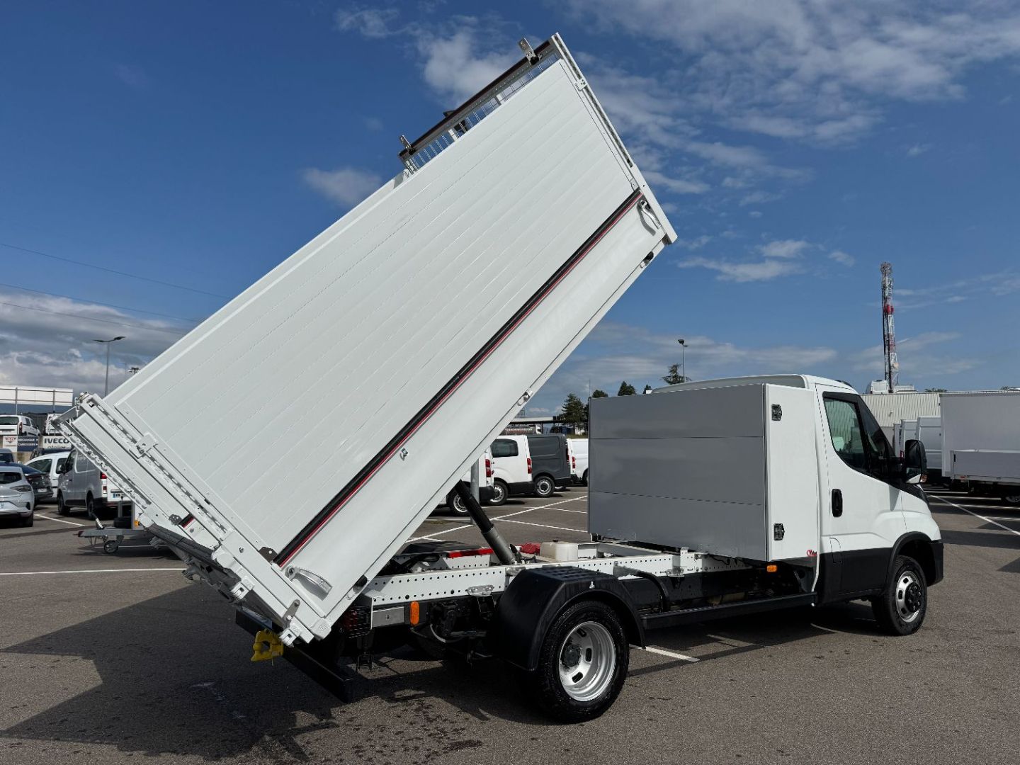 IVECO DAILY - 35C18 BENNE REHAUSSE