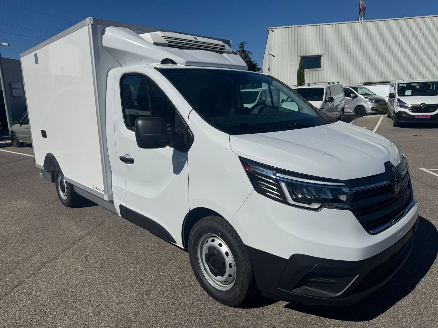 RENAULT TRAFIC FRIGORIFIQUE - 150CV PLANCHER CABINE 8.4M3 (2026)