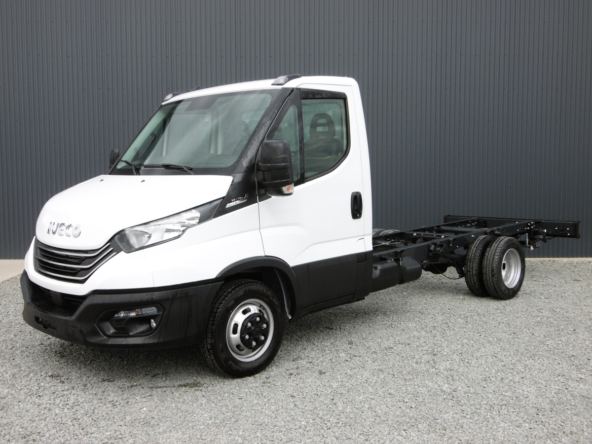 IVECO DAILY - TD 180 CHASSIS CABINE 35C18 RJ EMPATTEMENT 3750