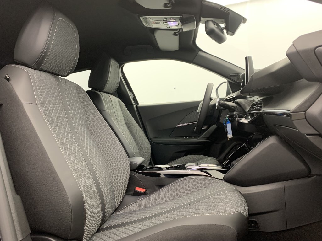 PEUGEOT 2008 NOUVEAU - HYBRID 145 E-DCS6 ALLURE (2025)