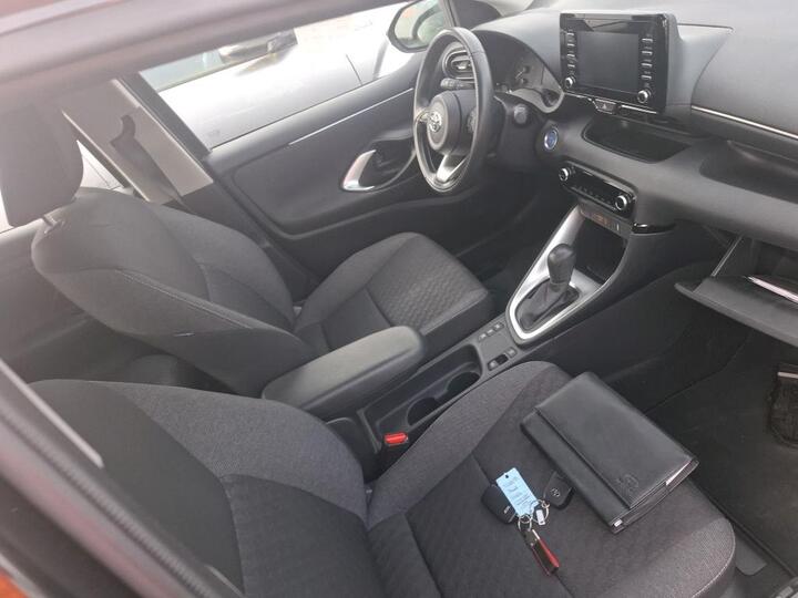 TOYOTA YARIS - 1.5 Hybride 116h Dynamic Business Beyond