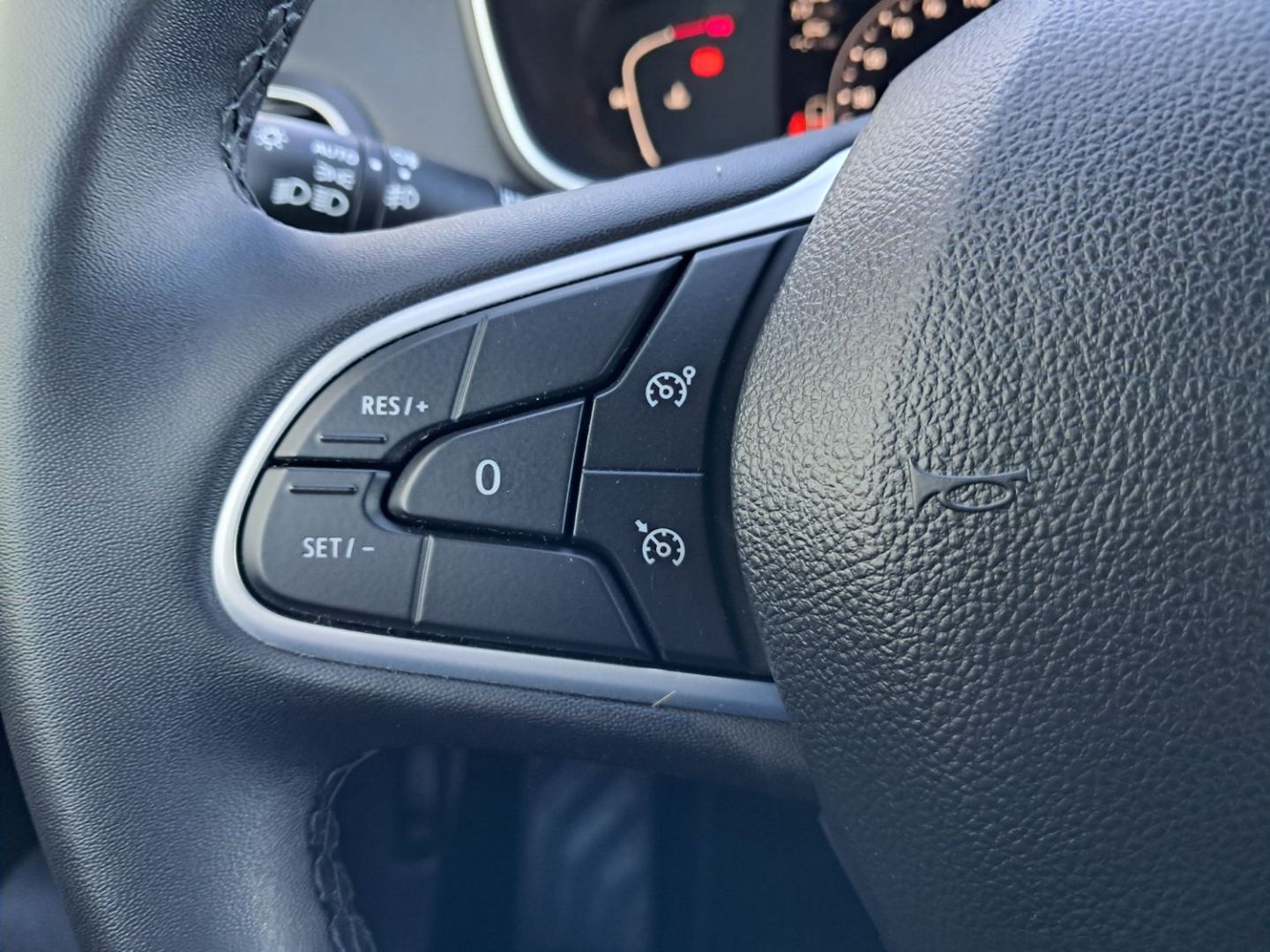 RENAULT MEGANE IV BERLINE - 1.3 TCe 140 TECHNO EDC