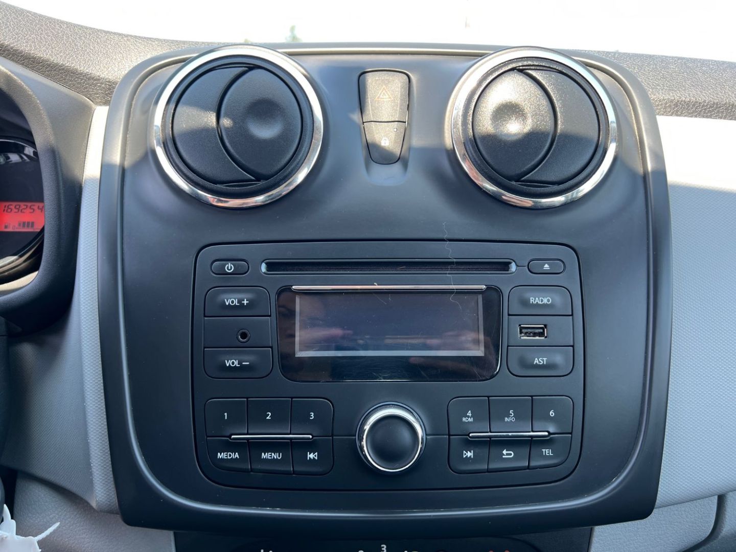 DACIA SANDERO - 1.2 75 AMBIANCE