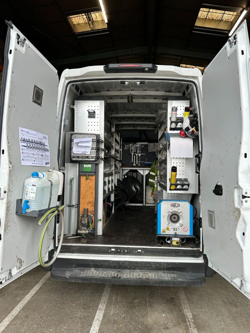 IVECO DAILY FOURGON - 35S18 A8 L3 VEHICULE ATELIER FLEXIBLE HYDRAULIQUE
