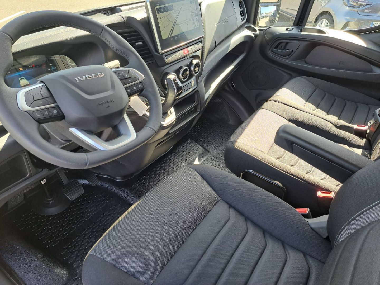 IVECO DAILY CAISSE - 35S18 A8 180CV 3L REHAUSSABLE 22M3