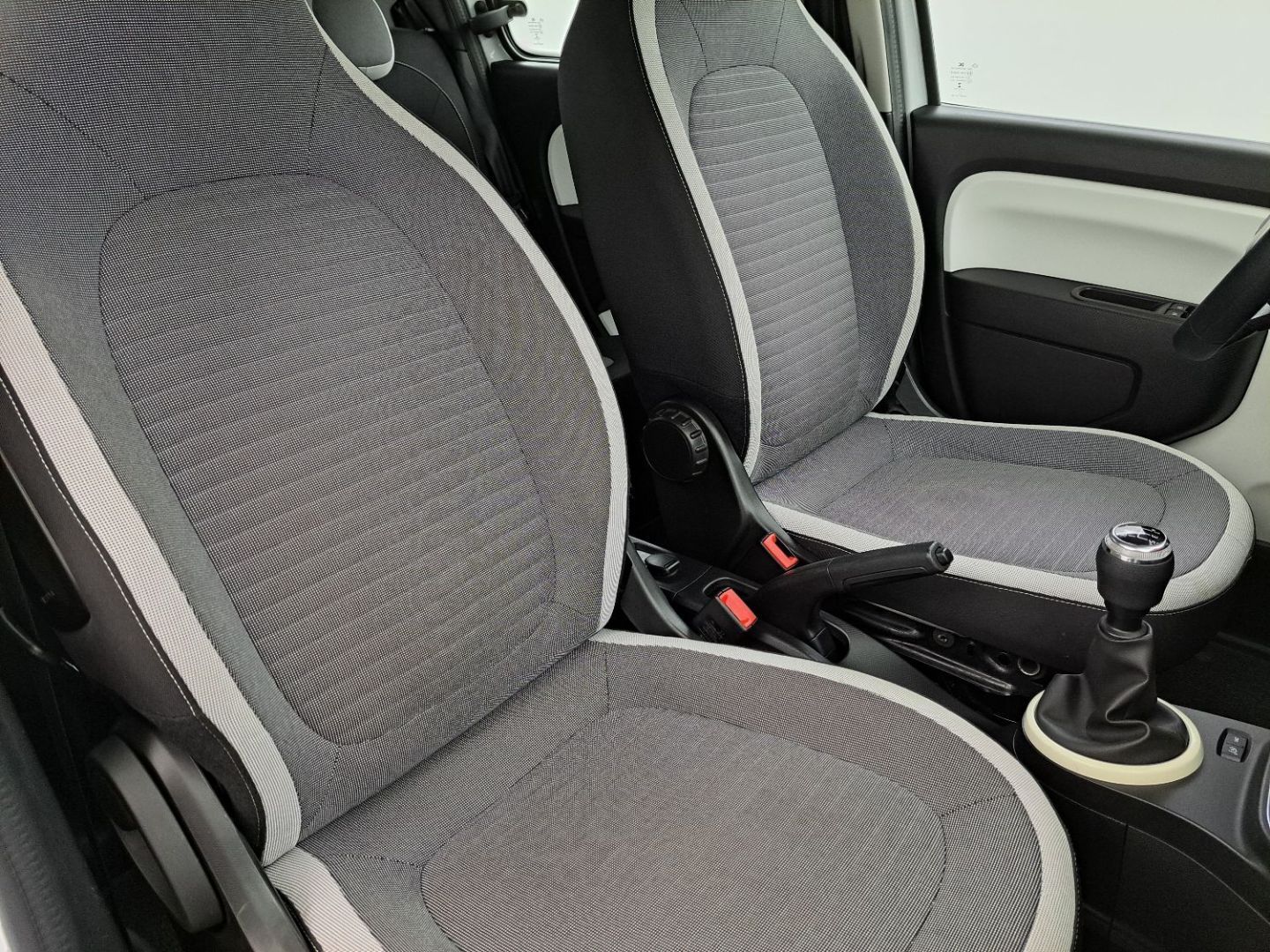 RENAULT TWINGO III - 1.0 SCe 75 Zen