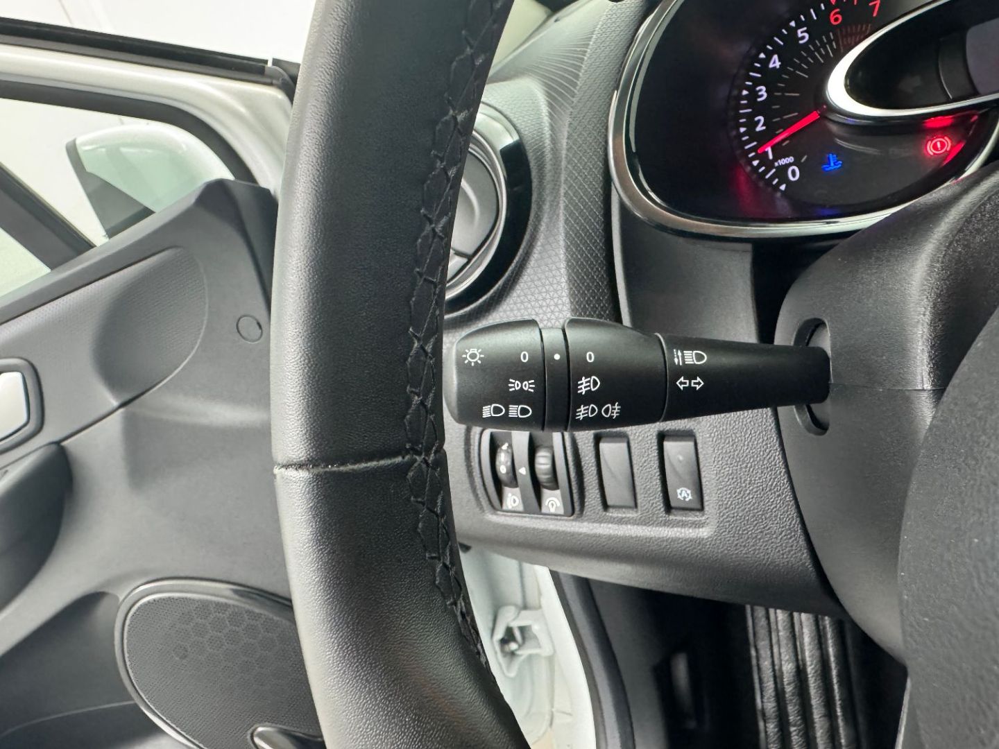 RENAULT CLIO IV ESTATE - Estate 0.9 TCe 90 zen