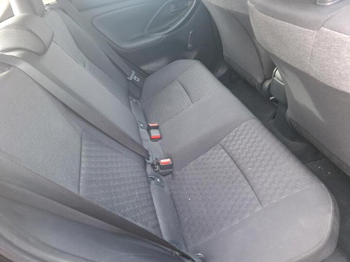 TOYOTA YARIS - 1.5 Hybride 116h Dynamic Business Beyond