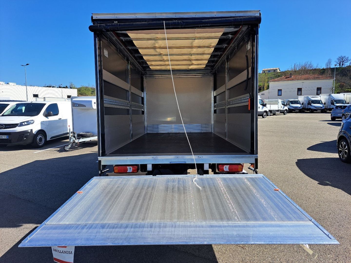 IVECO DAILY CAISSE - 35S18 A8 180CV 3L REHAUSSABLE 22M3