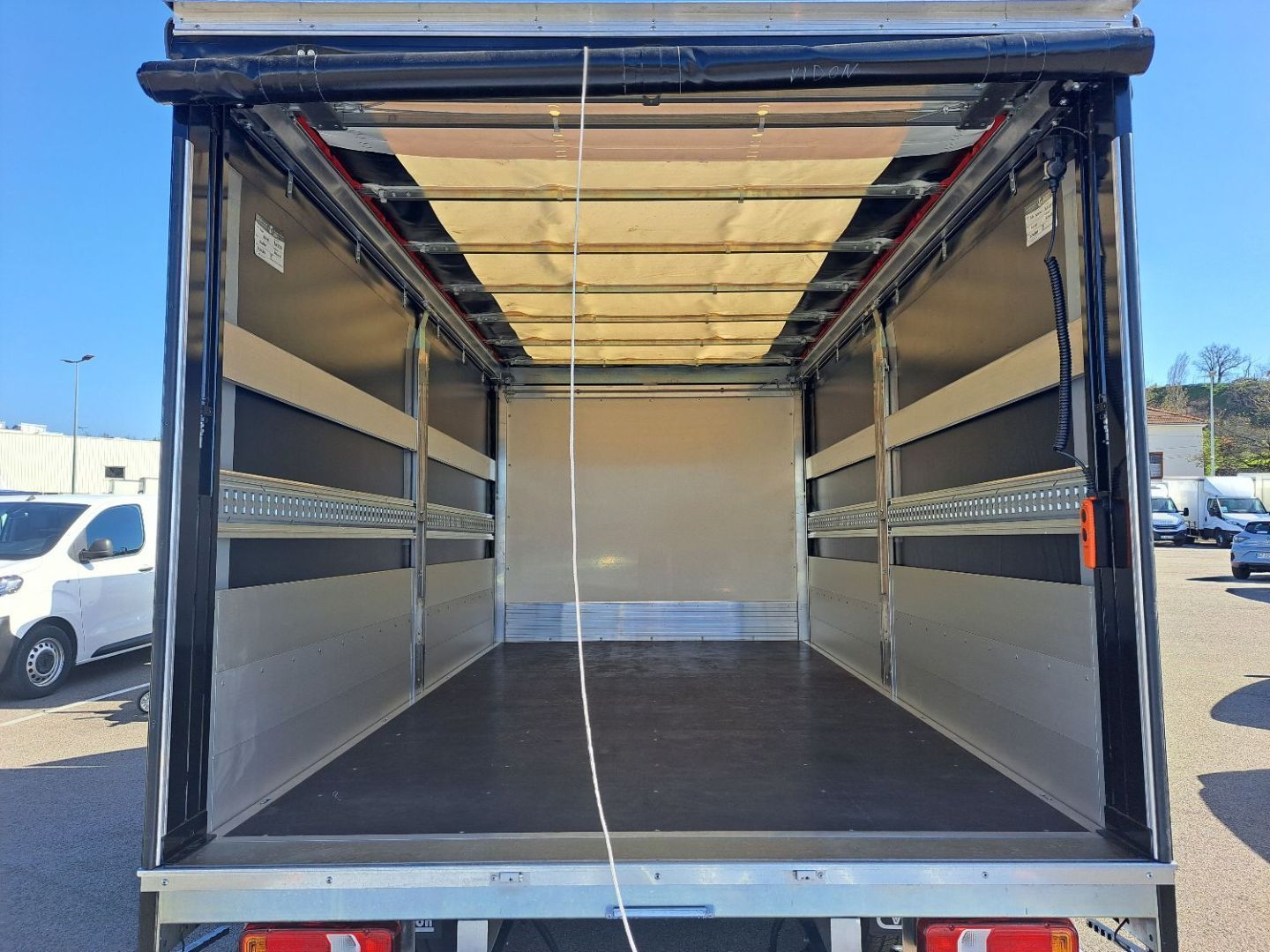 IVECO DAILY CAISSE - 35S18 A8 180CV 3L REHAUSSABLE 22M3