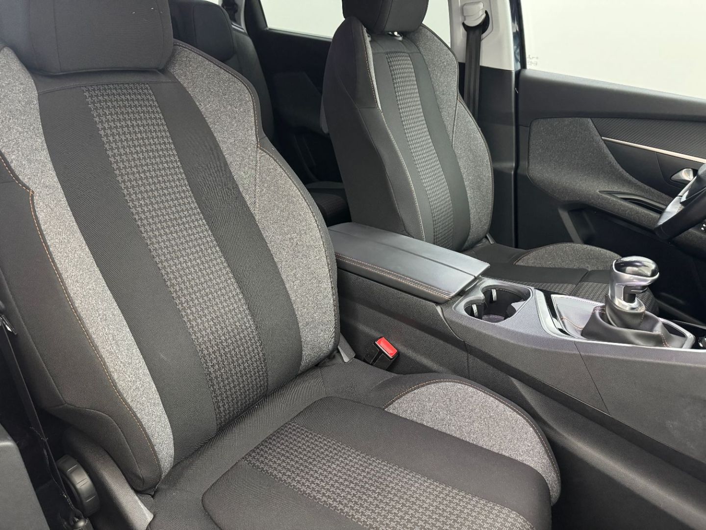 PEUGEOT 5008 - 1.6 BlueHDi 120 Active Business 7PL