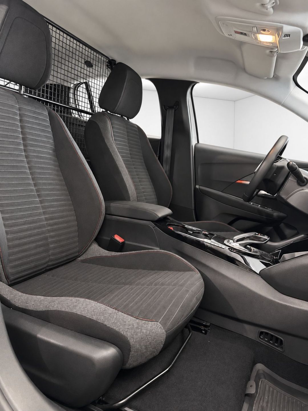 PEUGEOT 208 AFFAIRE - 50 KWH 136 ACTIVE BUSINESS R 2PL