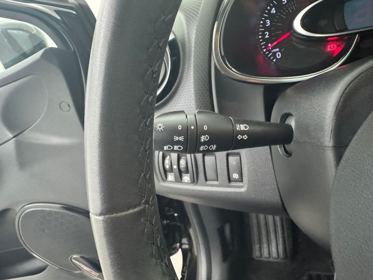 RENAULT CLIO IV ESTATE - ESTATE 0.9 TCe 90 ZEN