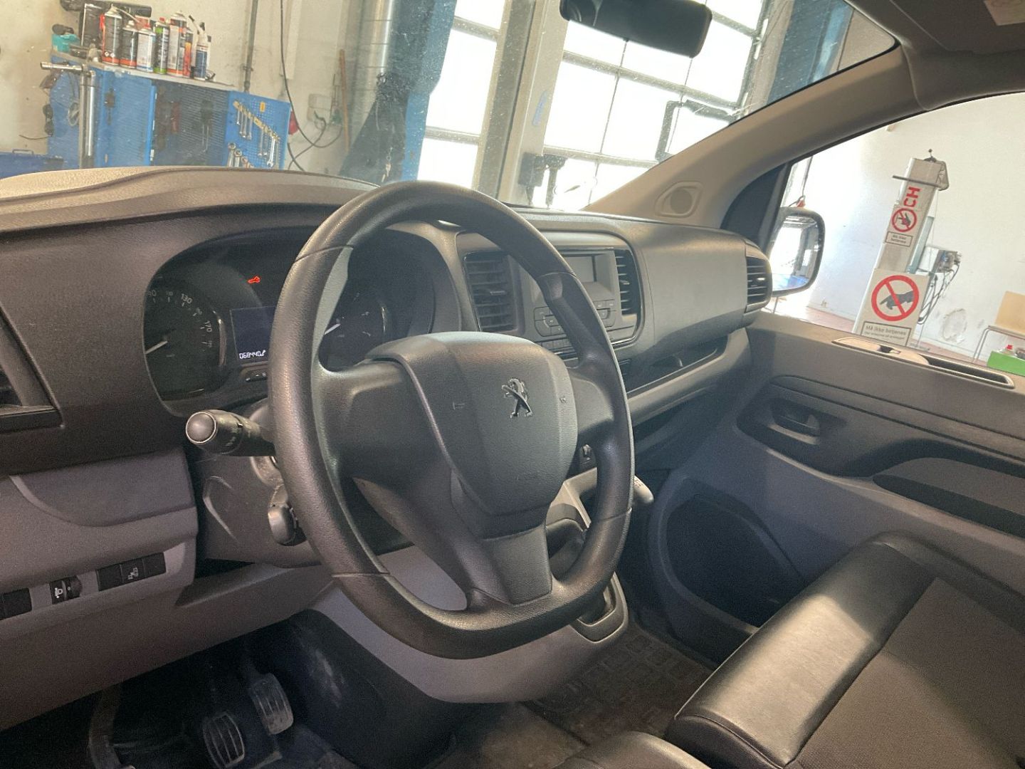 PEUGEOT EXPERT FOURGON - STANDARD 2.0 BLUEHDI 120 PREMIUM