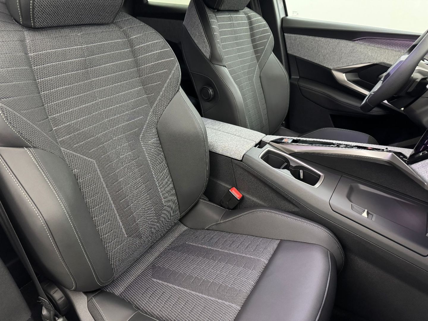 PEUGEOT 3008 - 1.2 Hybrid 145 GT e-DCS6