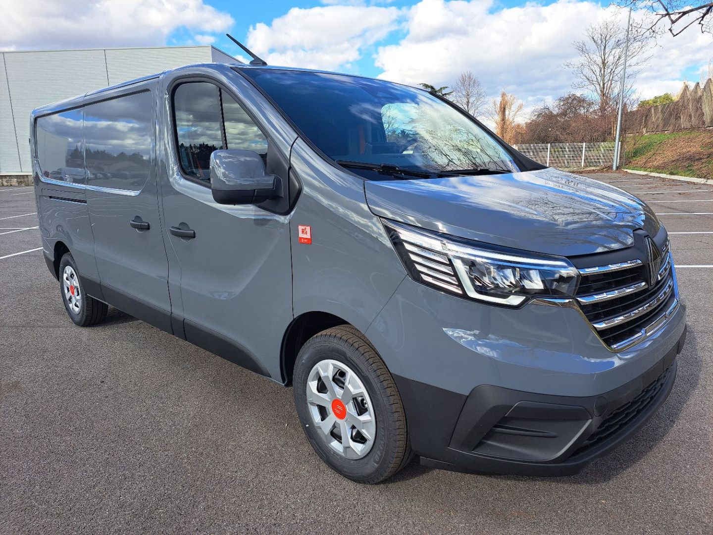 RENAULT TRAFIC FOURGON L2H1 3T BLUE DCI 150 GSR2 RED EDITION PLUS