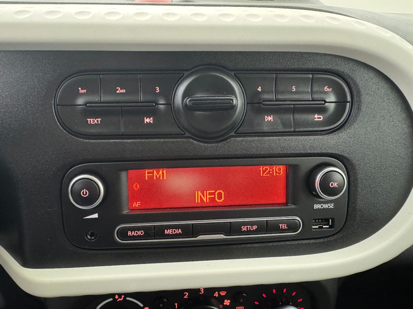 RENAULT TWINGO III - 1.0 SCe 65 Zen