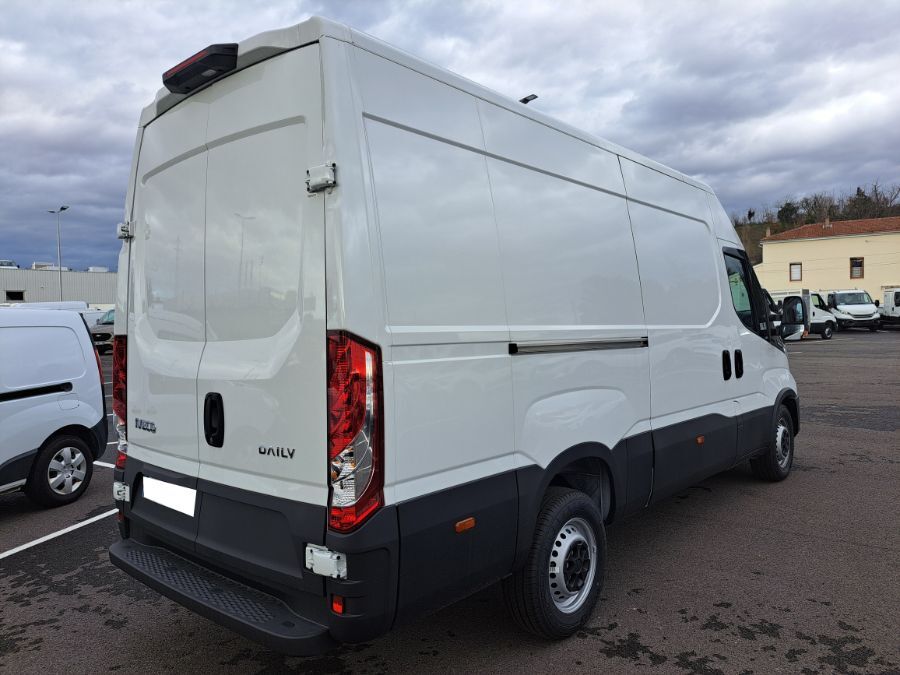 IVECO DAILY FOURGON - 35S18 A8 L3 VEHICULE ATELIER FLEXIBLE HYDRAULIQUE
