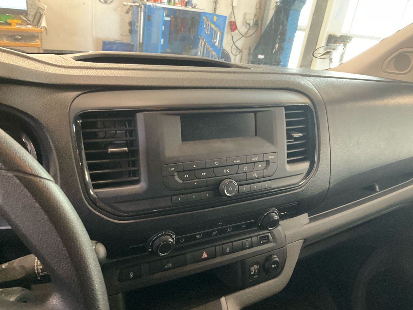 PEUGEOT EXPERT FOURGON - STANDARD 2.0 BLUEHDI 120 PREMIUM