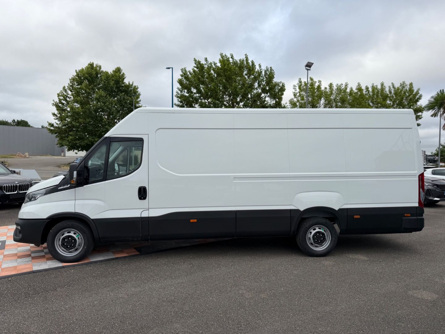IVECO DAILY 35S FOURGON - 35S18 3.0 16m3 H2 180 HI MATIC BVA Clim Caméra Regul 37075HT