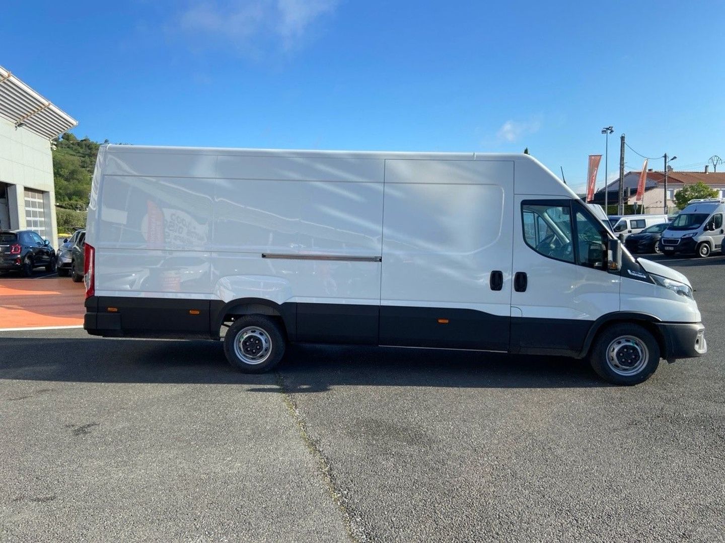 IVECO DAILY 35S FOURGON - 35S18 3.0 16m3 H2 180 HI MATIC BVA Clim Caméra Regul 37075HT