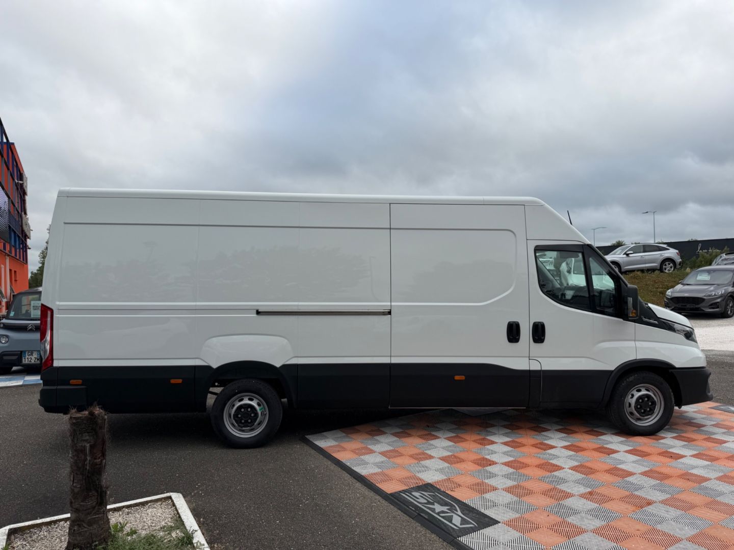 IVECO DAILY 35S FOURGON - 35S18 3.0 16m3 H2 180 HI MATIC BVA Clim Caméra Regul 37075HT