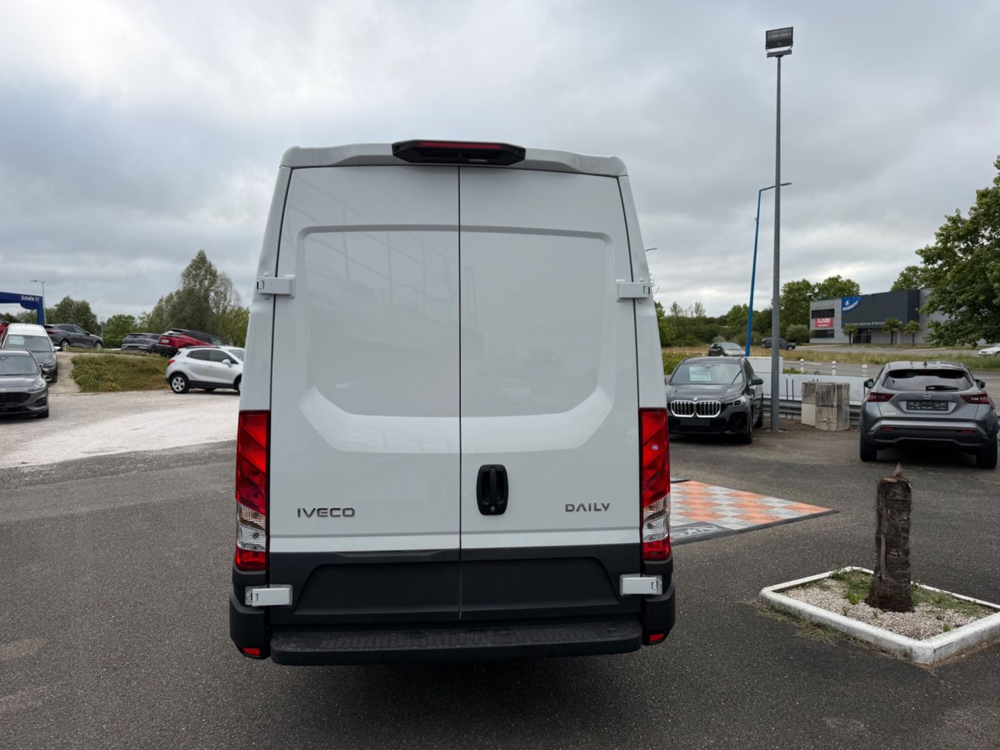IVECO DAILY 35S FOURGON - 35S18 3.0 16m3 H2 180 HI MATIC BVA Clim Caméra Regul 37075HT