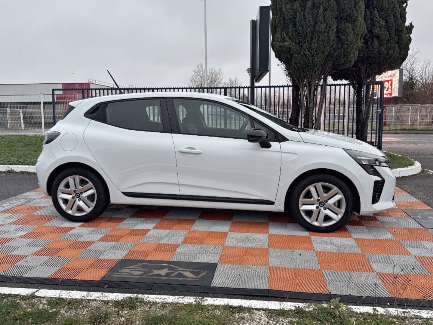 RENAULT CLIO - V DCI 100 BV6 EVOLUTION ECRAN RADAR (2025)