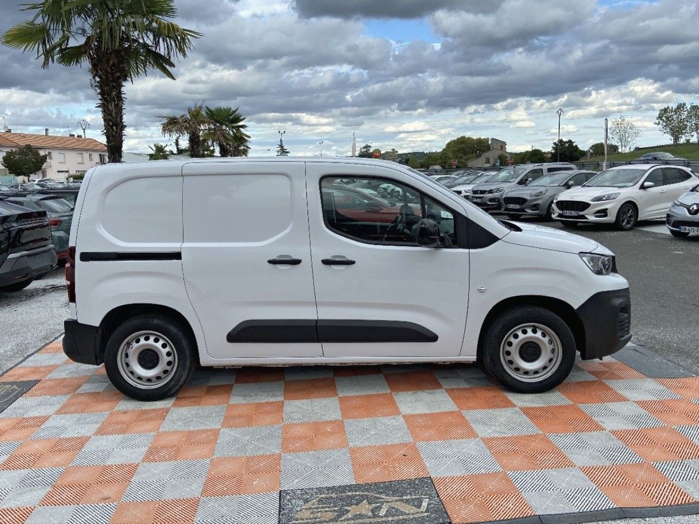 PEUGEOT PARTNER FOURGON - BlueHDi 130 EAT8 3 PL GPS Caméra Attelage