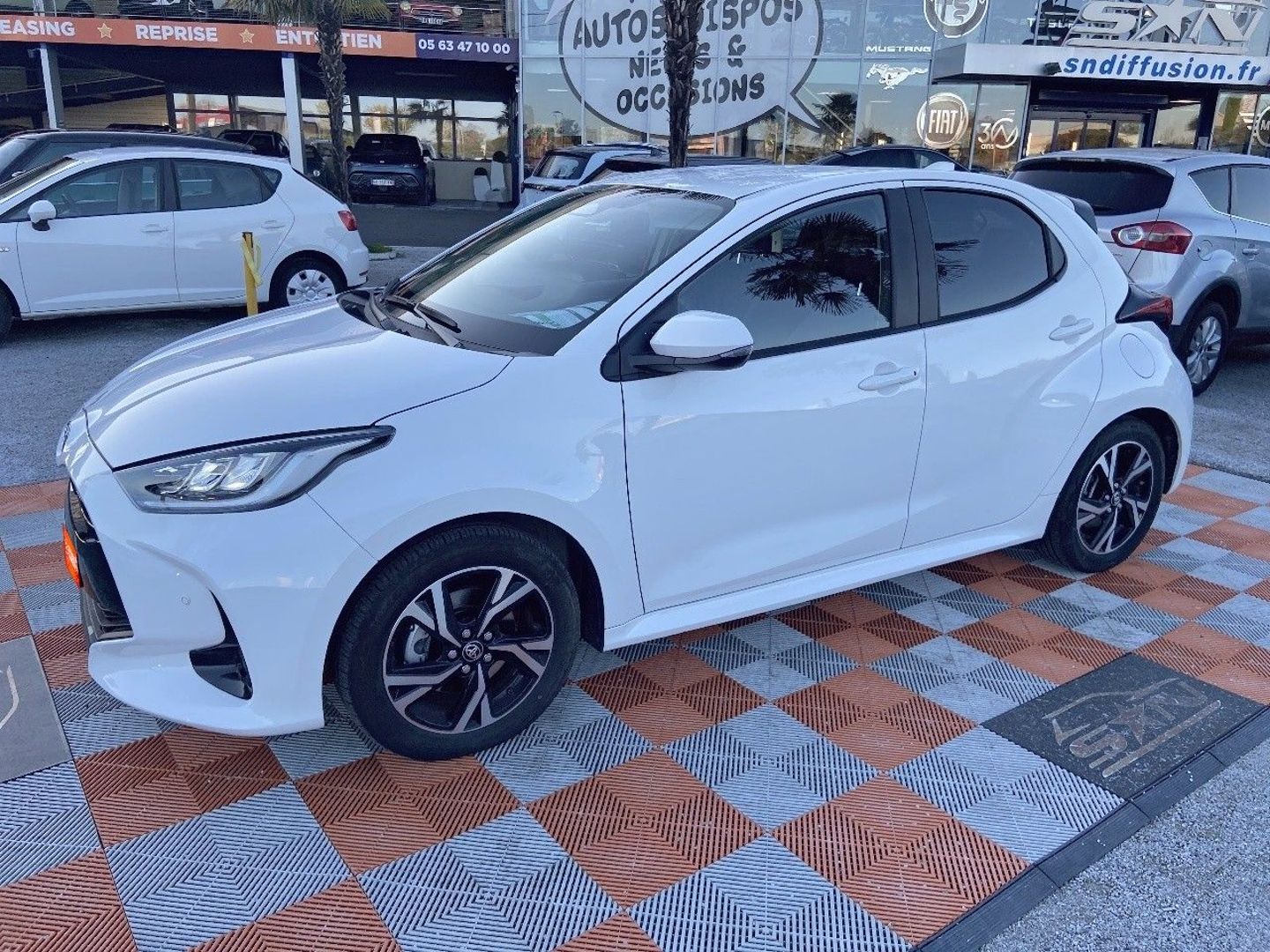 TOYOTA YARIS - 1.5 HYBRIDE 116 H DESIGN JA 16" CAMÉRA (2024)