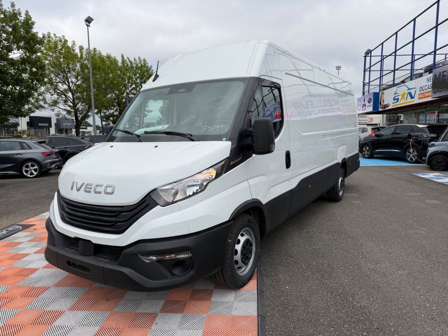 IVECO DAILY 35S FOURGON - 35S18 3.0 16m3 H2 180 HI MATIC BVA Clim Caméra Regul 37075HT