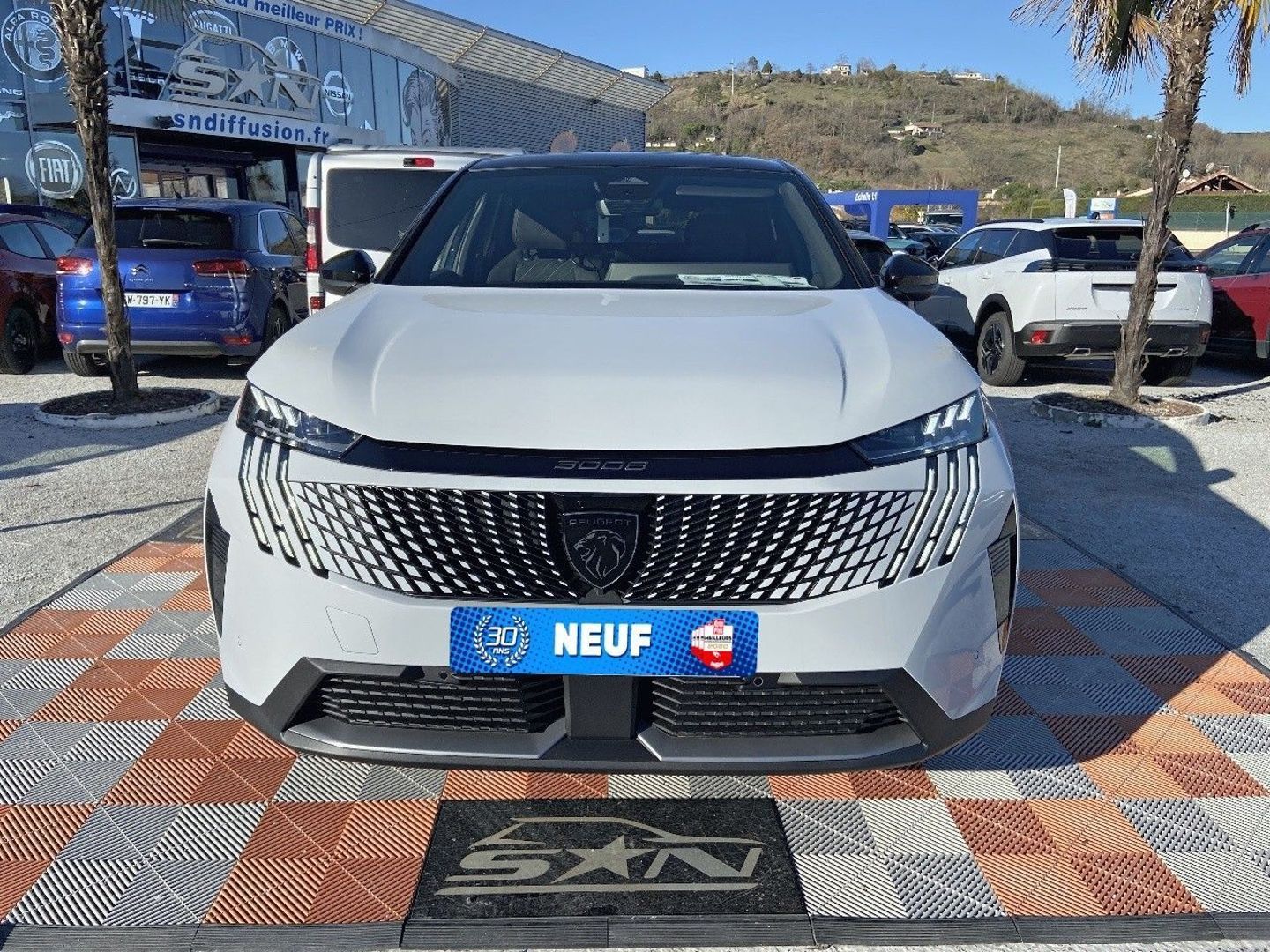 PEUGEOT 3008 - Hybrid 145 e-DCS6 GT Toit Alcantara Executive Pack 360° Vision & Drive Assist Plus