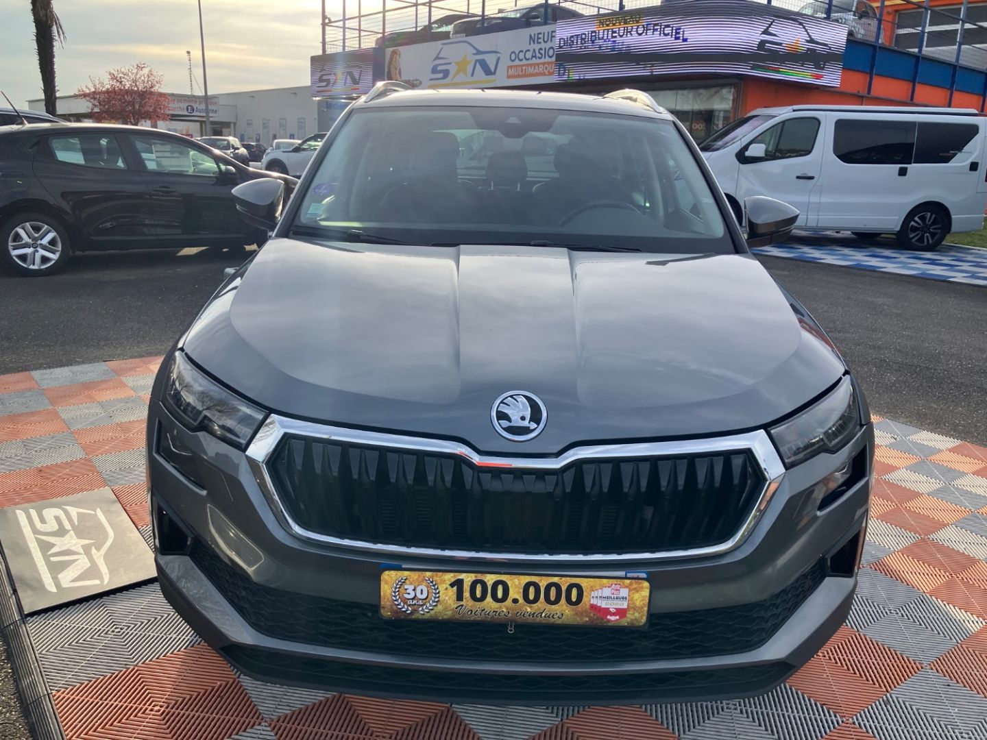 SKODA KAROQ 1.5 TSI 150 ACT DSG STYLE GPS Toit Caméra Hayon JA 18"