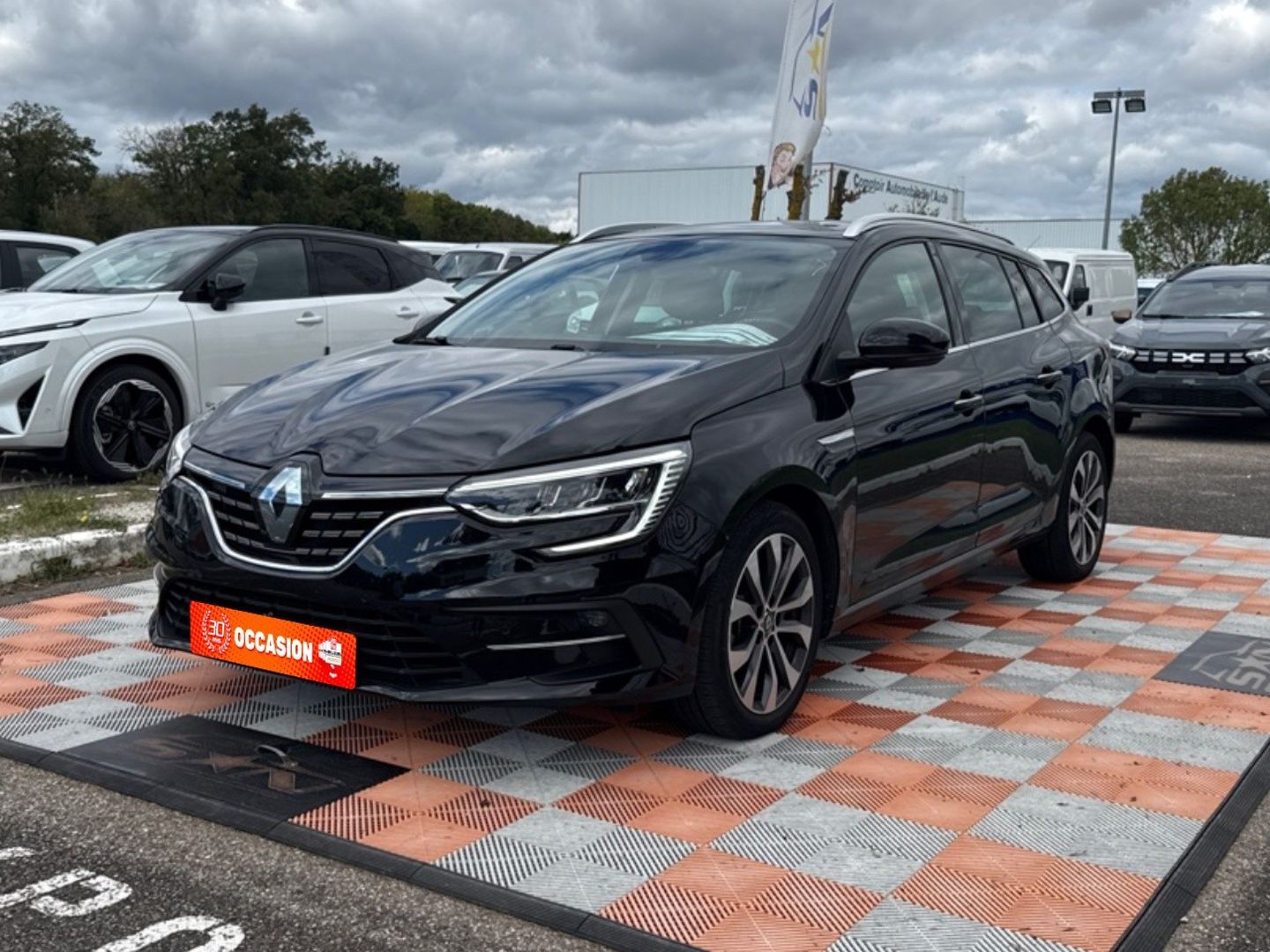 RENAULT MEGANE ESTATE - BLUE DCI 115 EDC TECHNO TOIT OUVRANT GPS CAMÉRA JA 17" (2024)