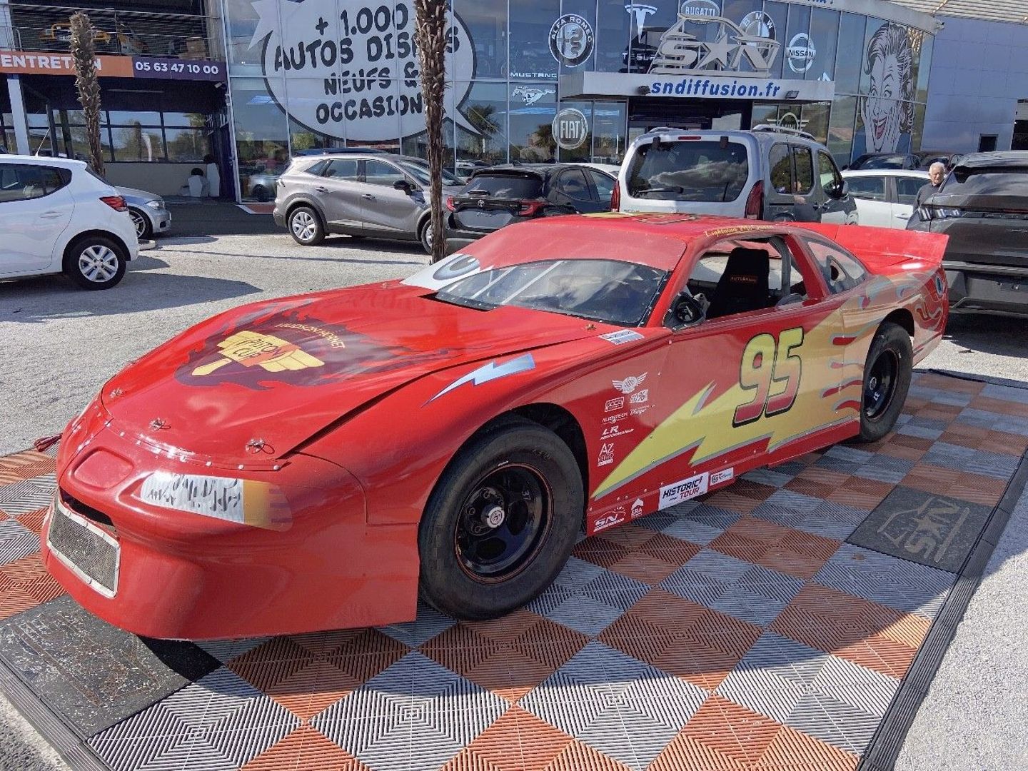 NASCAR NASCAR - COVERING FLASH MCQUEEN (2000)