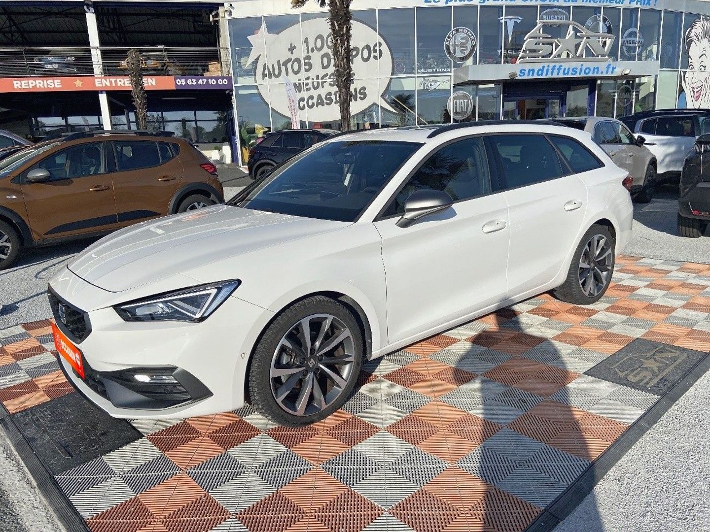 SEAT LEON ST 1.5 e-TSI 150 DSG7 SPORTSTOURER FR Toit GPS Caméra Keyless Sièges Alcantara Elec.