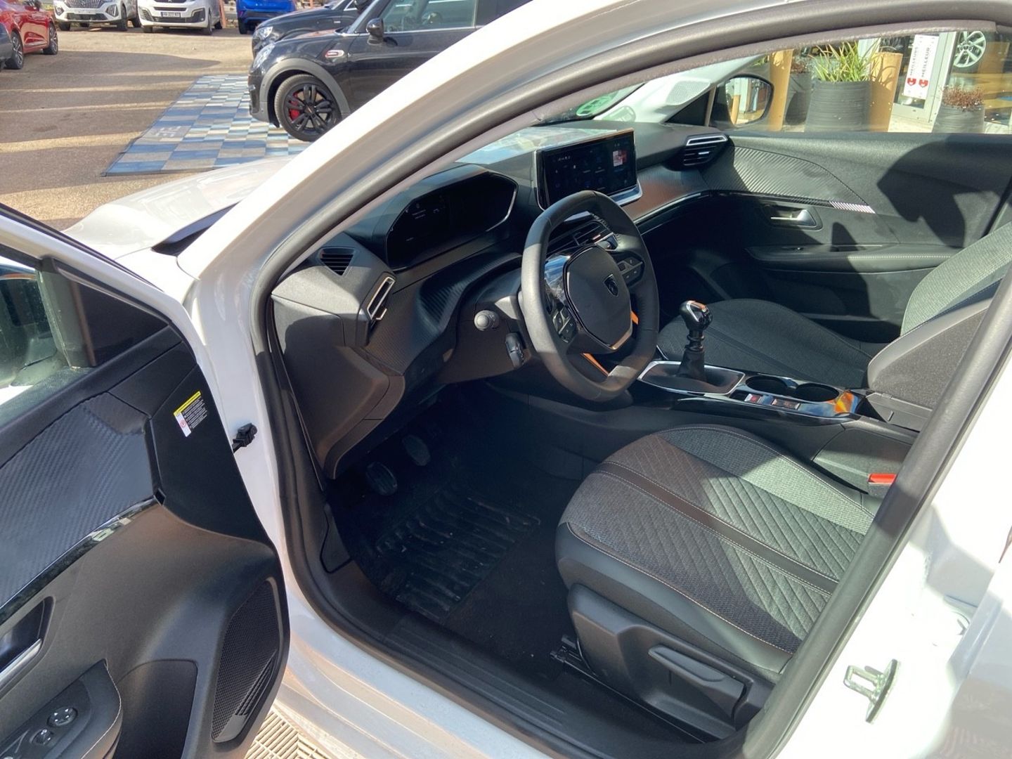 PEUGEOT 208 - 100 BV6 ALLURE Radars AV-AR Ecran 10"