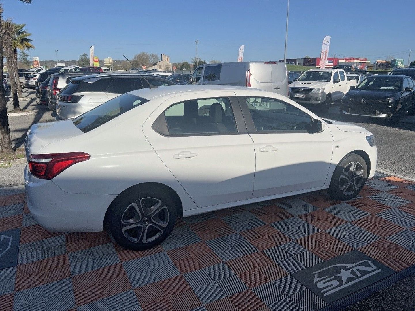 CITROEN C-ELYSEE - 1.2 VTi 12V 82 CONFORT Clim auto